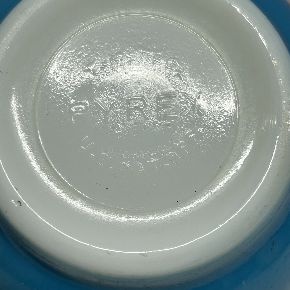 Vintage Pyrex Small Mixing Nesting Primary Blue 6 Inches - Picture 13 of 16